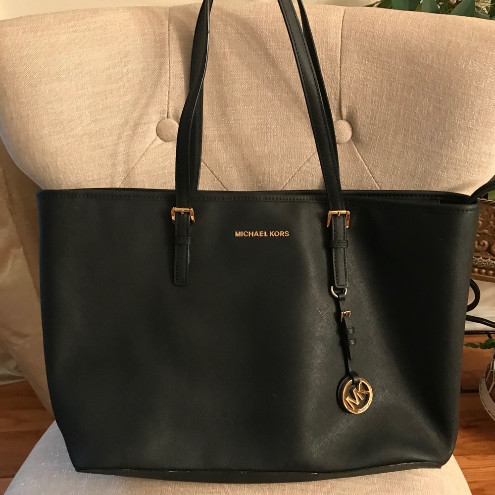 Michael Kors Voyager Medium